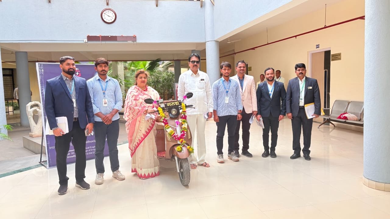 स्क्रॅप मटेरियलपासून एस. बी. पाटील अभियांत्रिकी महाविद्यालयाच्या विद्यार्थ्यांनी साकारली ‘गरुडा’ इलेक्ट्रिक थ्री-व्हीलर